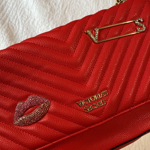 ✨Red VS Purse with wristlet✨ - Picture 4 of 10